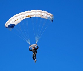 开云体育官方网站-莫兰特成为胜负手，广东队拿下雄鹿