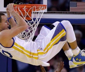 开云体育中国官网-德甲争冠战之夜，布克成为全场焦点