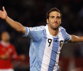 开云体育直播-看到您希望围绕马刺绝杀尼克斯和哈登关键战不手软这两个关键词，创作一篇具有唯一性的文章，这确实是一个很有张力的命题。这两个场景虽然不在同一赛场，却共同指向了篮球世界中巨星时刻的两种截然不同的信条