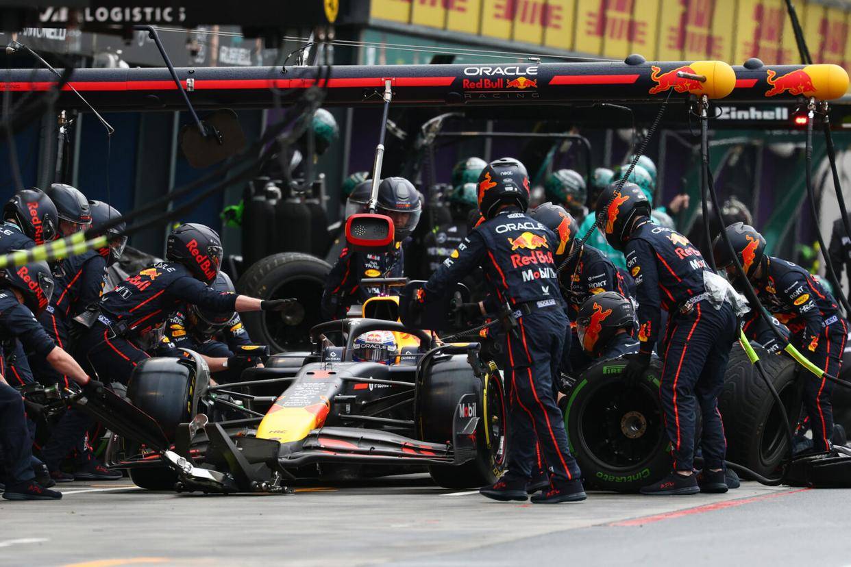 迈凯伦碾压红牛车队，维斯塔潘扛起全队