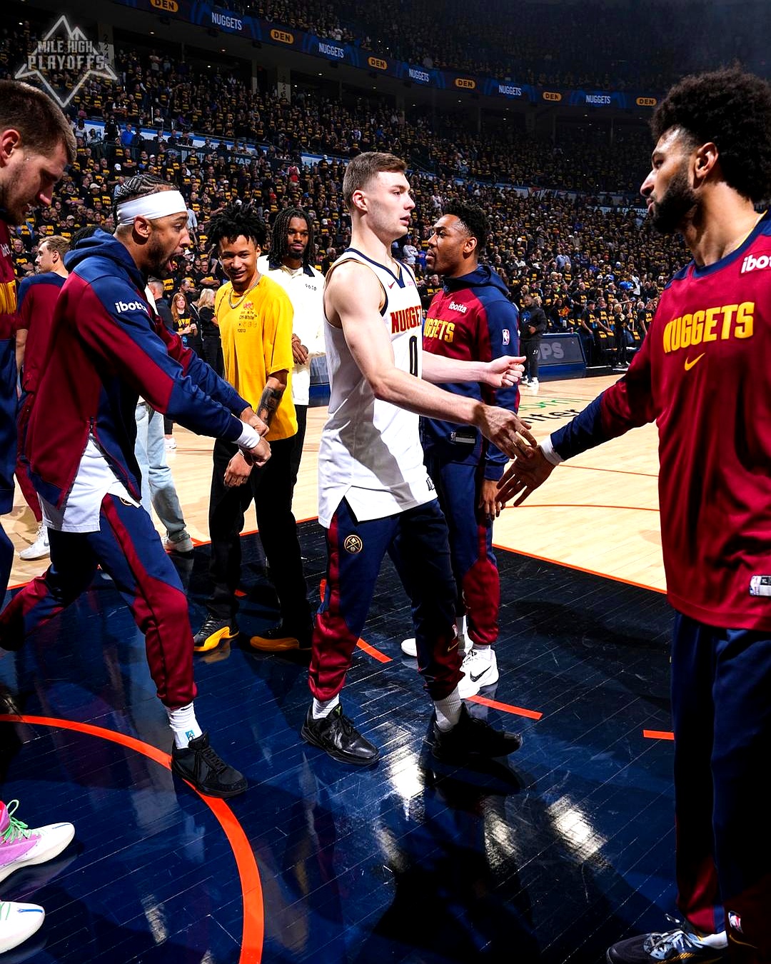 掘金横扫爵士，拉文统治全场