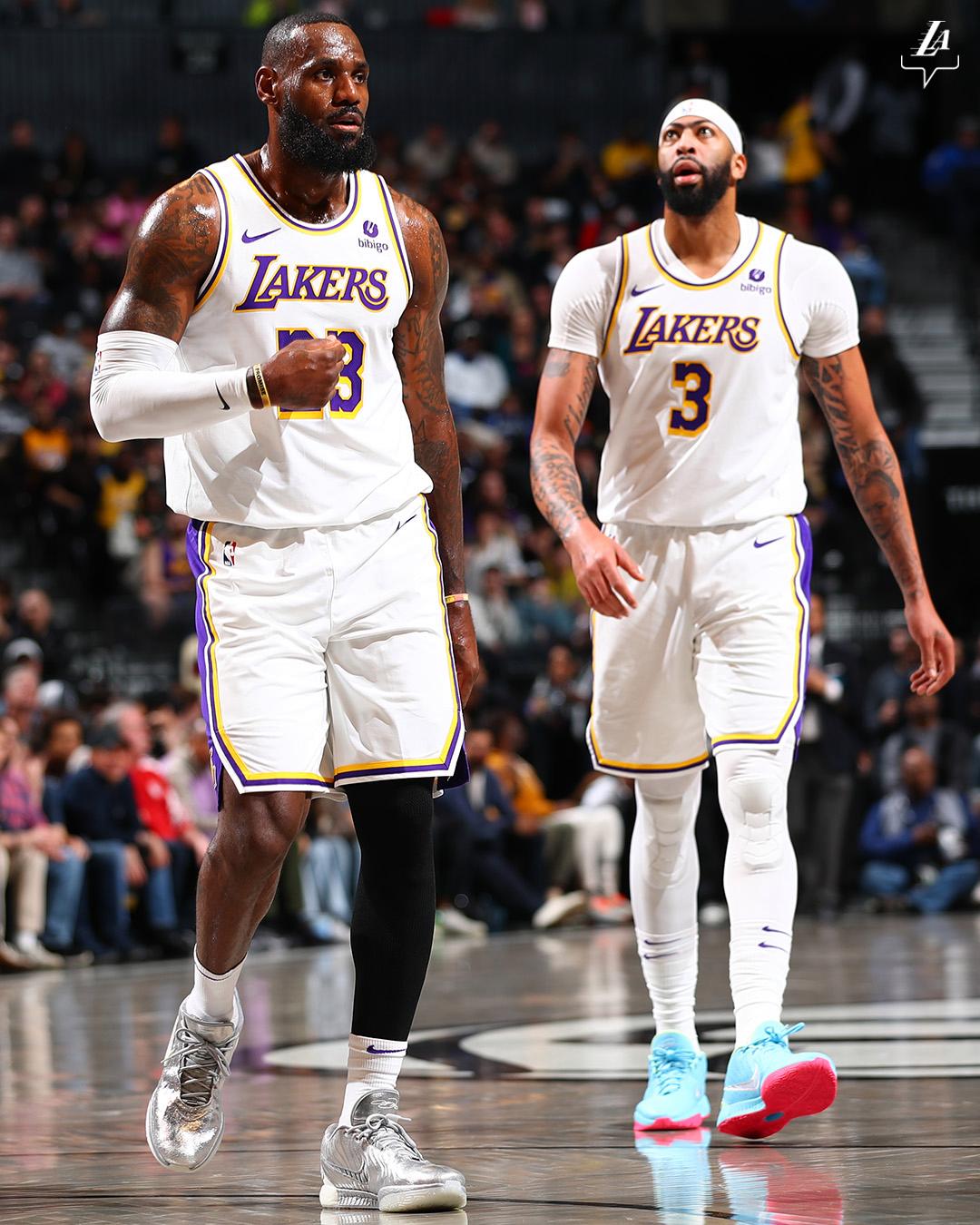 篮网碾压国王，詹姆斯扛起全队