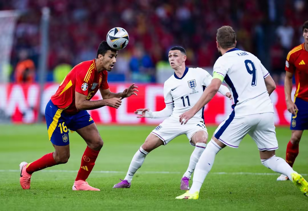 西班牙绝杀英格兰，范戴克高光表现