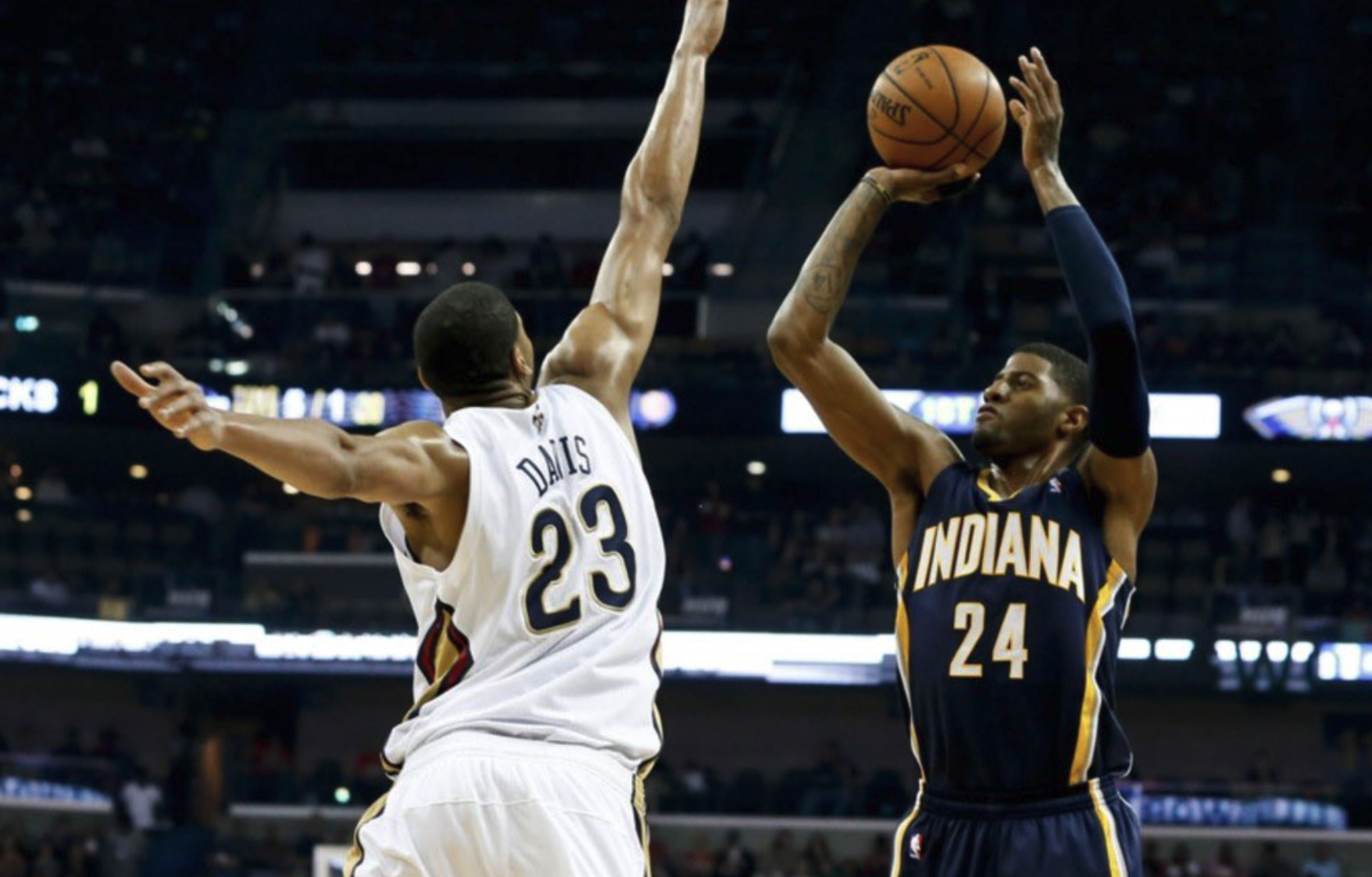 步行者鏖战青岛队，浓眉哥扛起全队