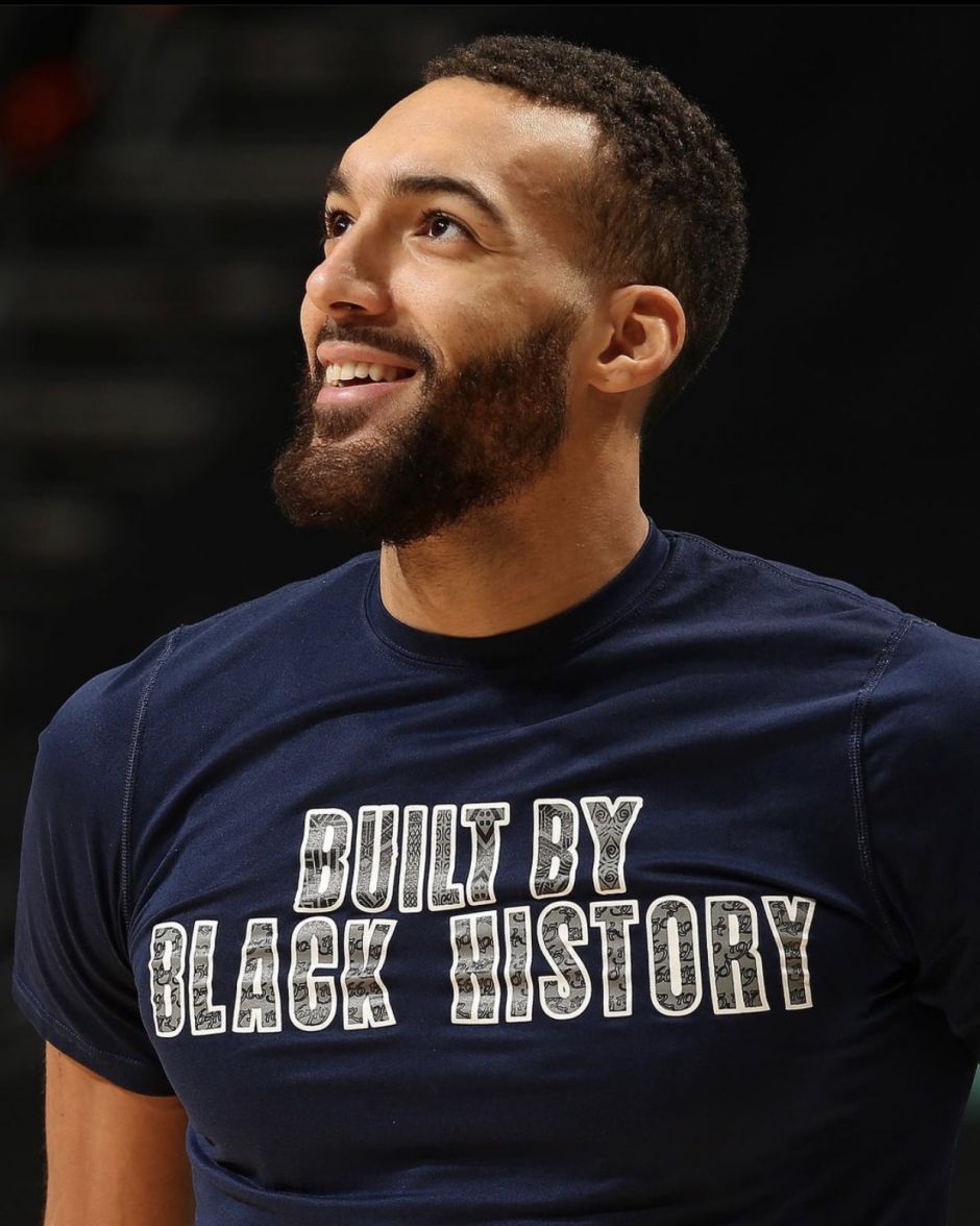 青岛队完胜步行者，戈贝尔惊艳四座