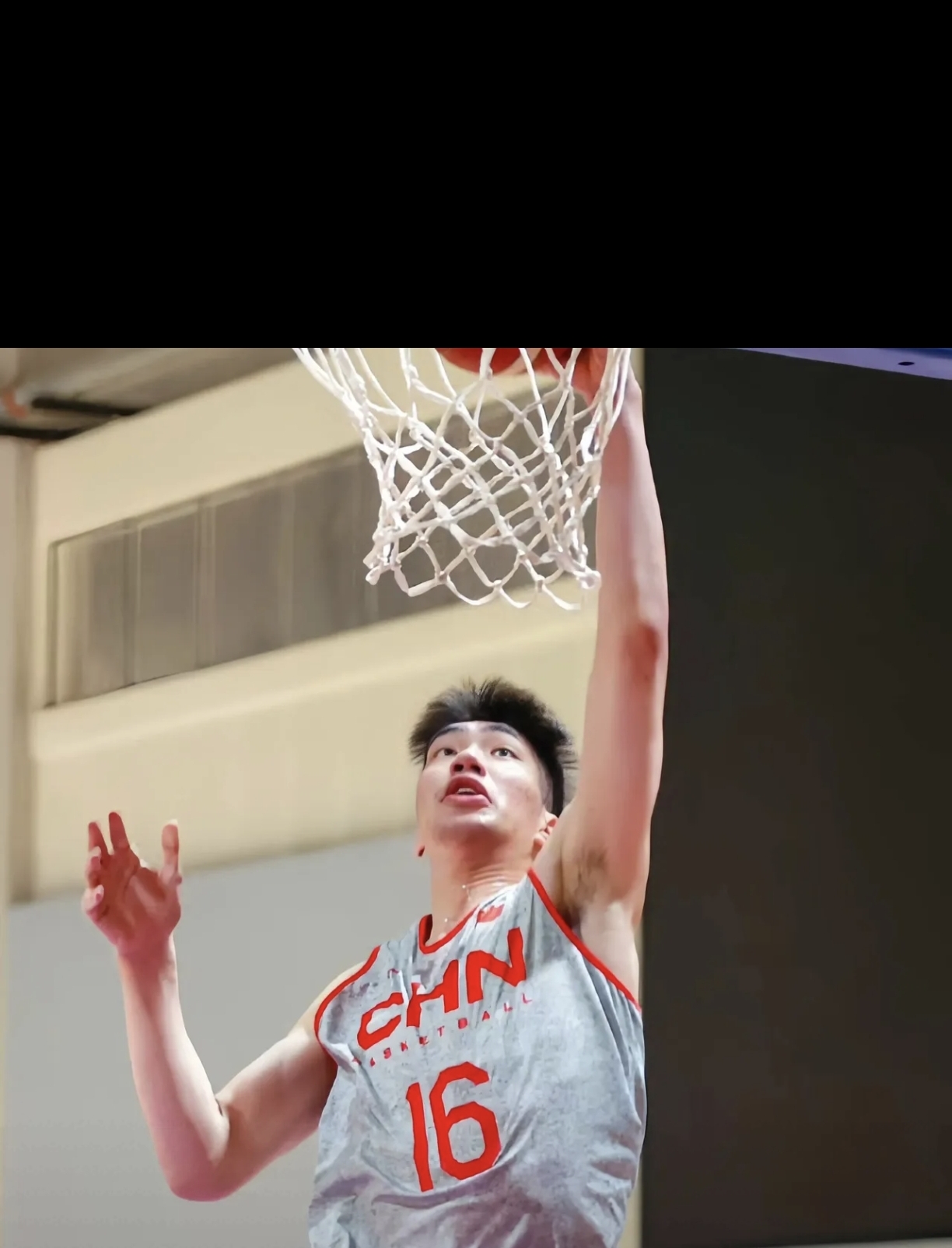 中国男篮轻取雷霆，艾顿三分雨点燃全场