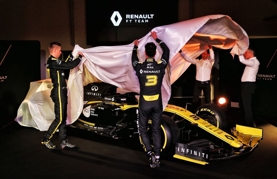 雷诺车队险胜威廉姆斯，佩雷兹统治全场