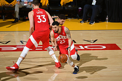 勇士险胜青岛队，范弗利特带队取胜