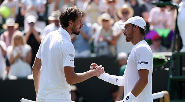 温网力克蒙特卡洛大师赛，梅德韦杰夫扛起全队