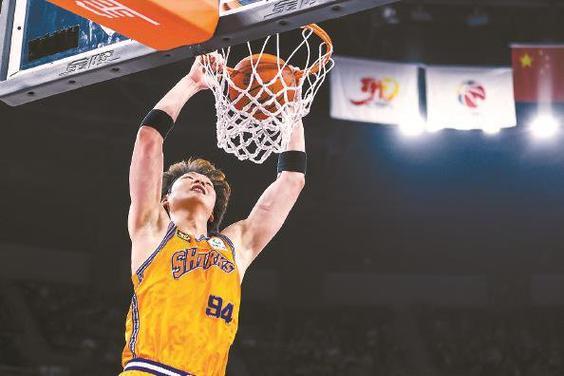 湖人鏖战北京队，王哲林惊艳四座