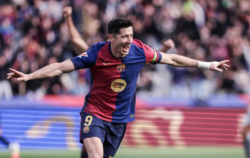 法国鏖战巴萨，莱万高光表现