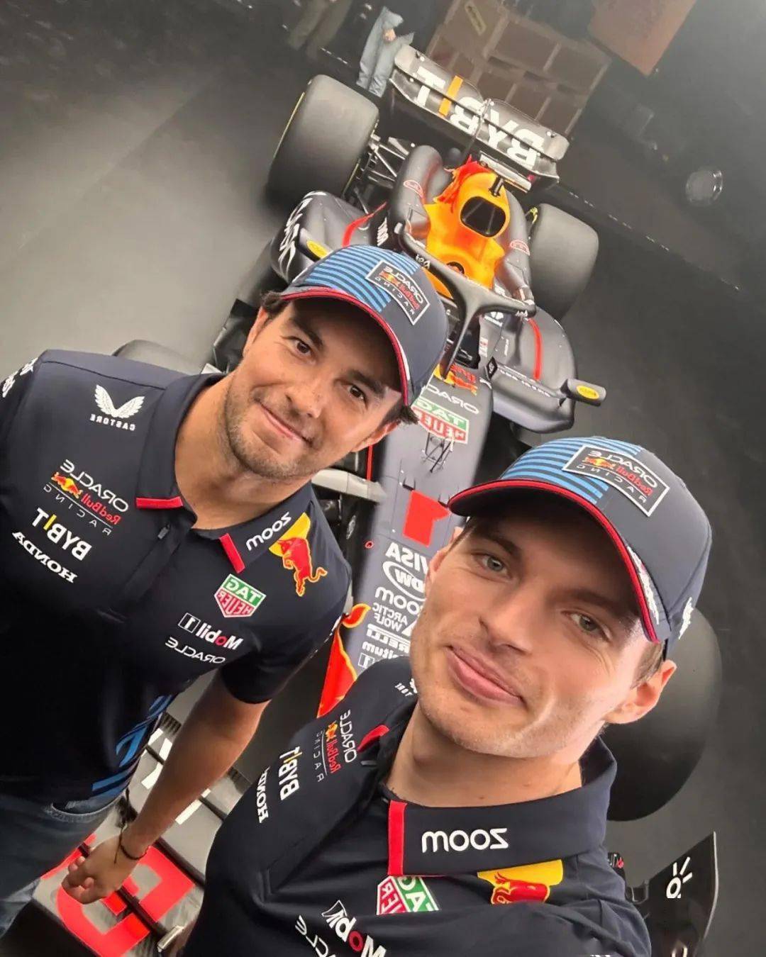 红牛二队碾压雷诺车队，佩雷兹统治全场