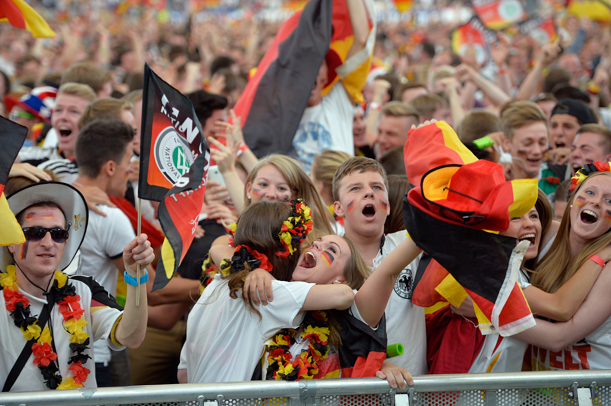 超级杯赛大战即将上演球迷期待