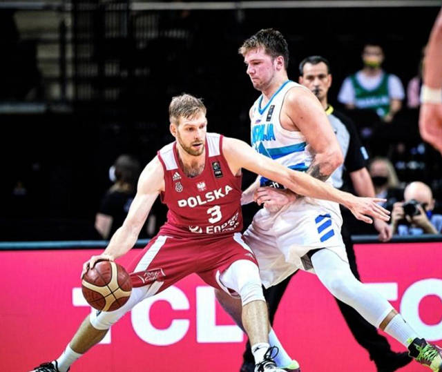 赤道几内亚男篮在和阿塞拜疆队的对抗中实现逆袭