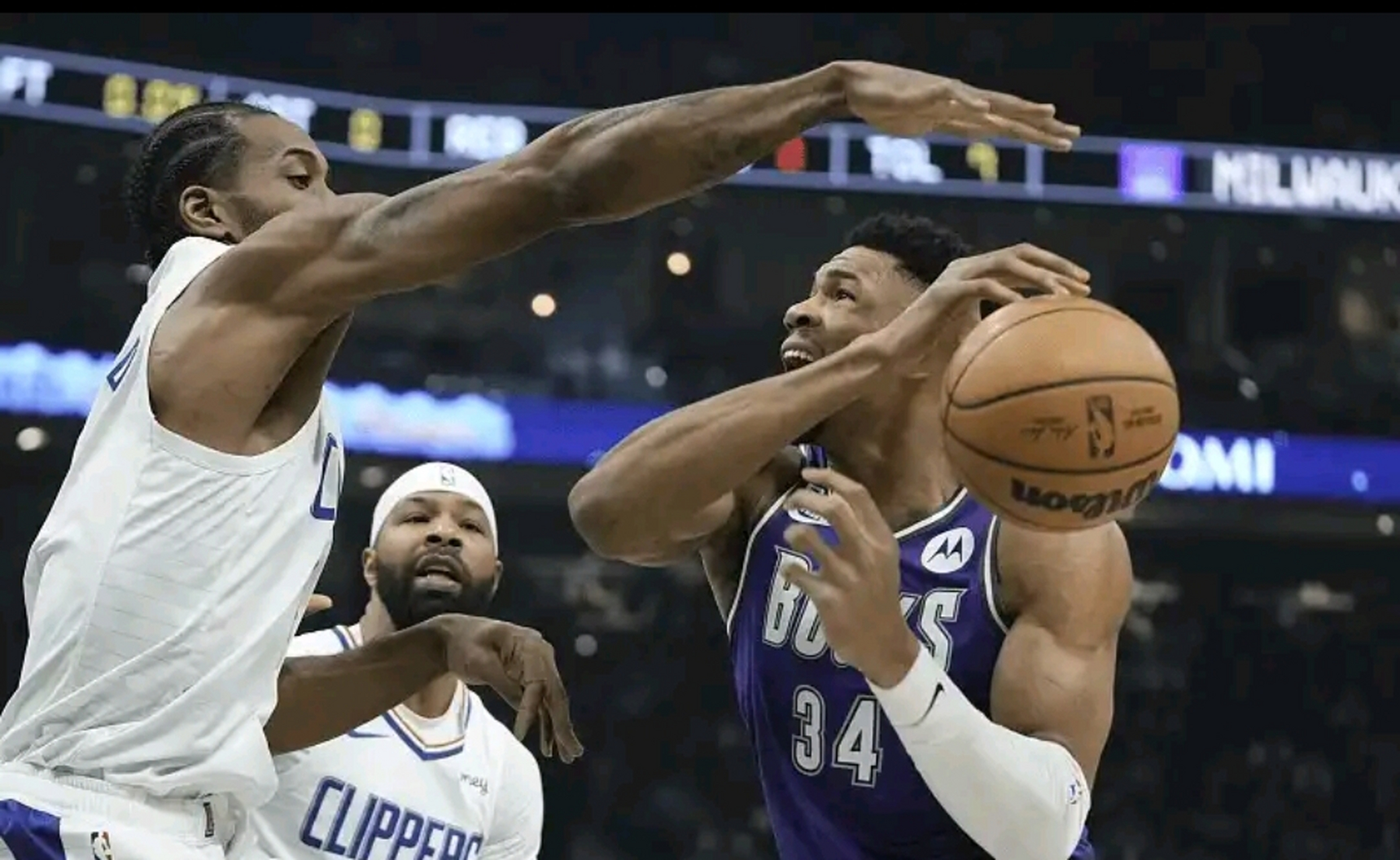 雄鹿横扫对手，字母哥狂砍+得分