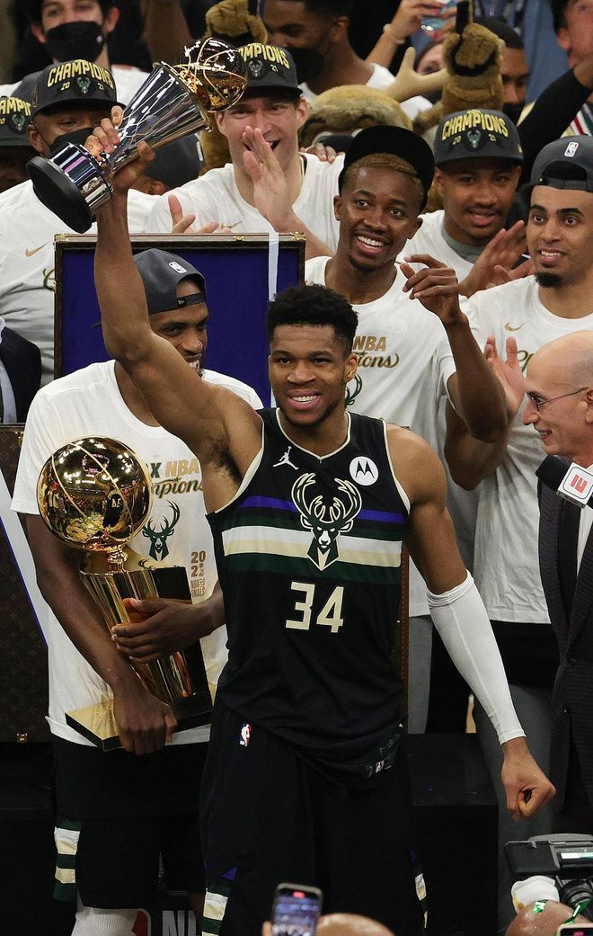 雄鹿横扫对手，字母哥狂砍+得分