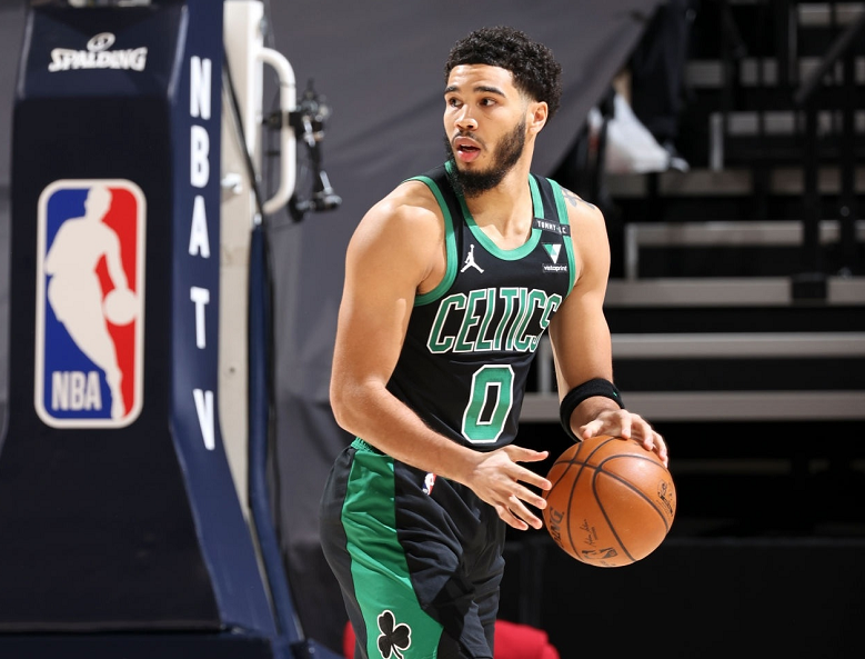 中国男篮碾压加拿大男篮，米切尔完成帽子戏法