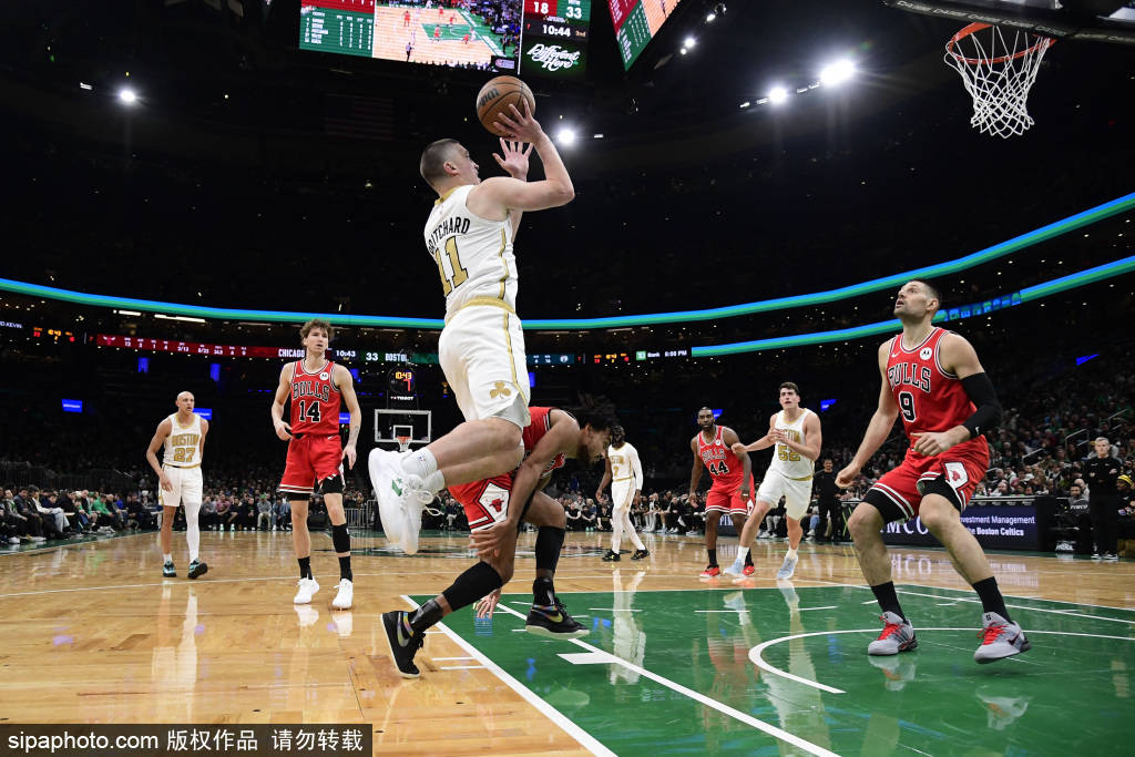 公牛大战热火展开激烈角逐火爆比赛