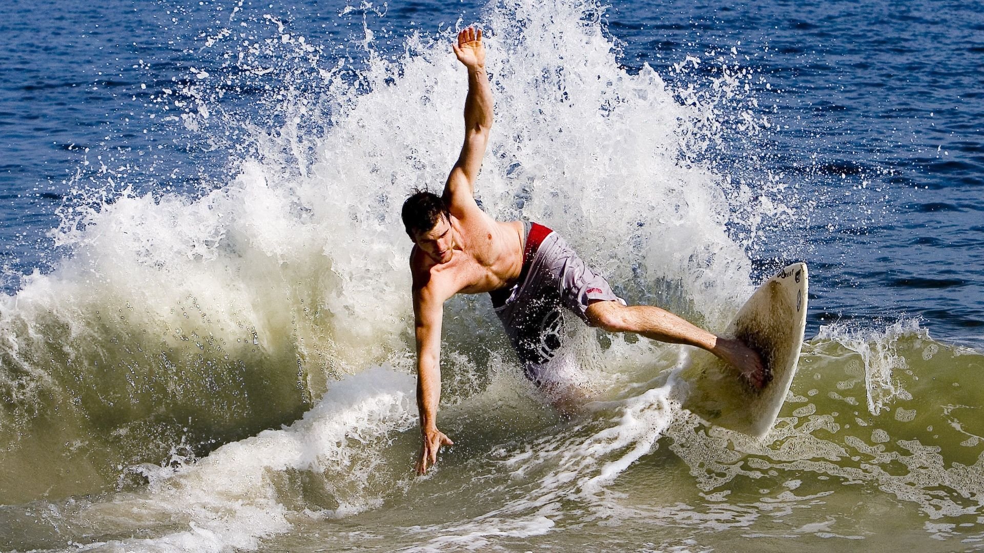 新王登基！姆巴佩一剑封喉助皇马粉碎哥伦比亚，伯纳乌迎来新时代