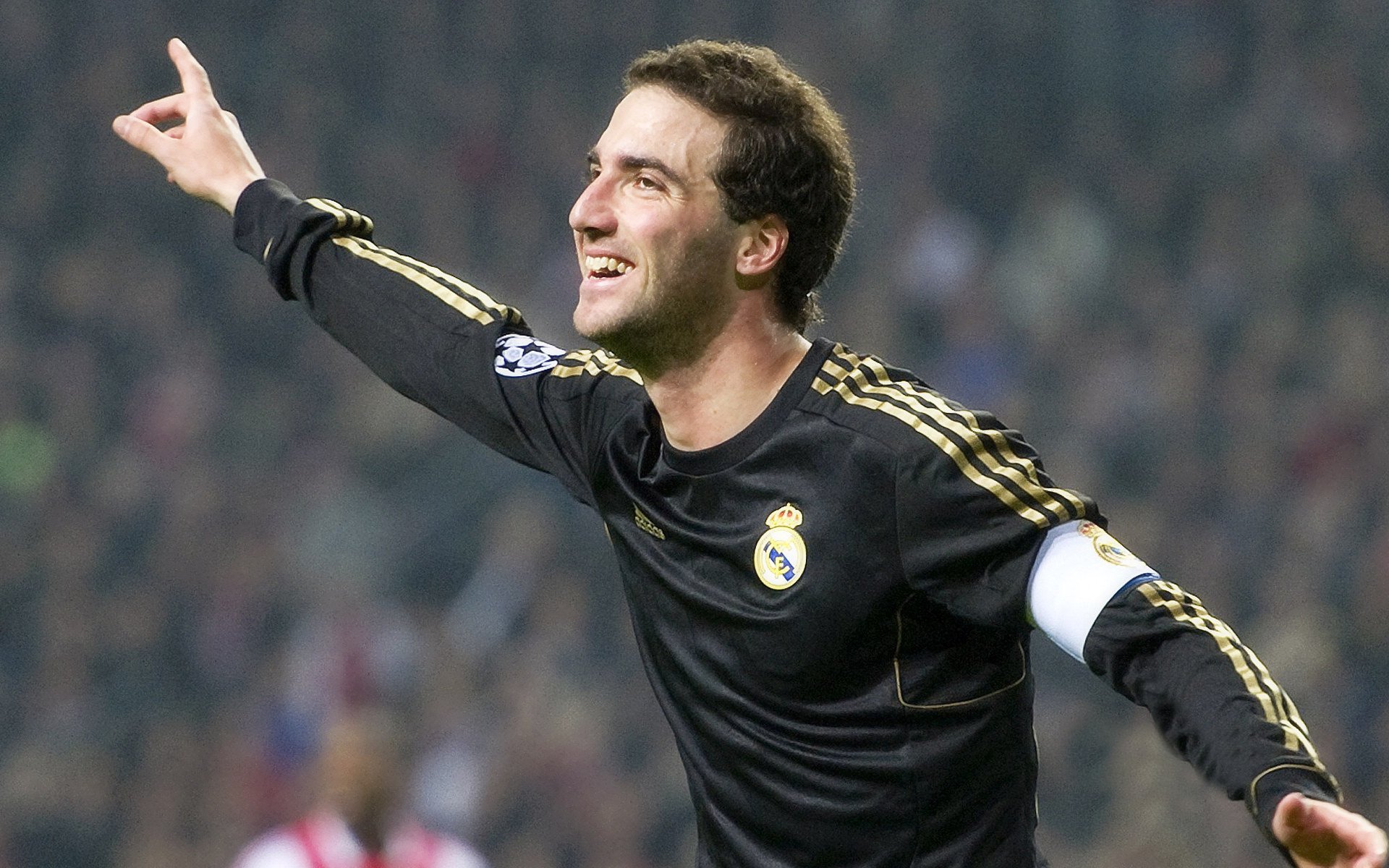 意甲焦点战之夜，范弗利特让比赛提前失去悬念